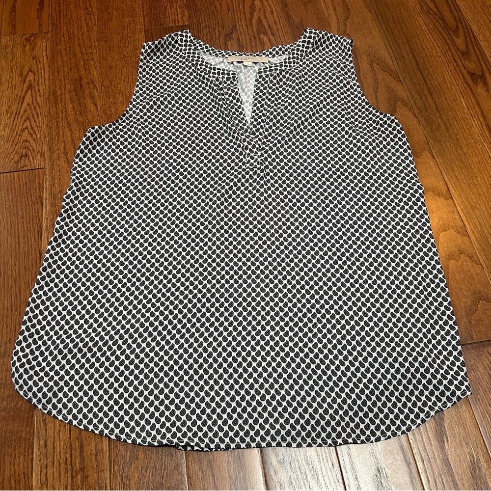 LOFT Black Grey White Paisley Patterned Sleeveless Blouse - size L